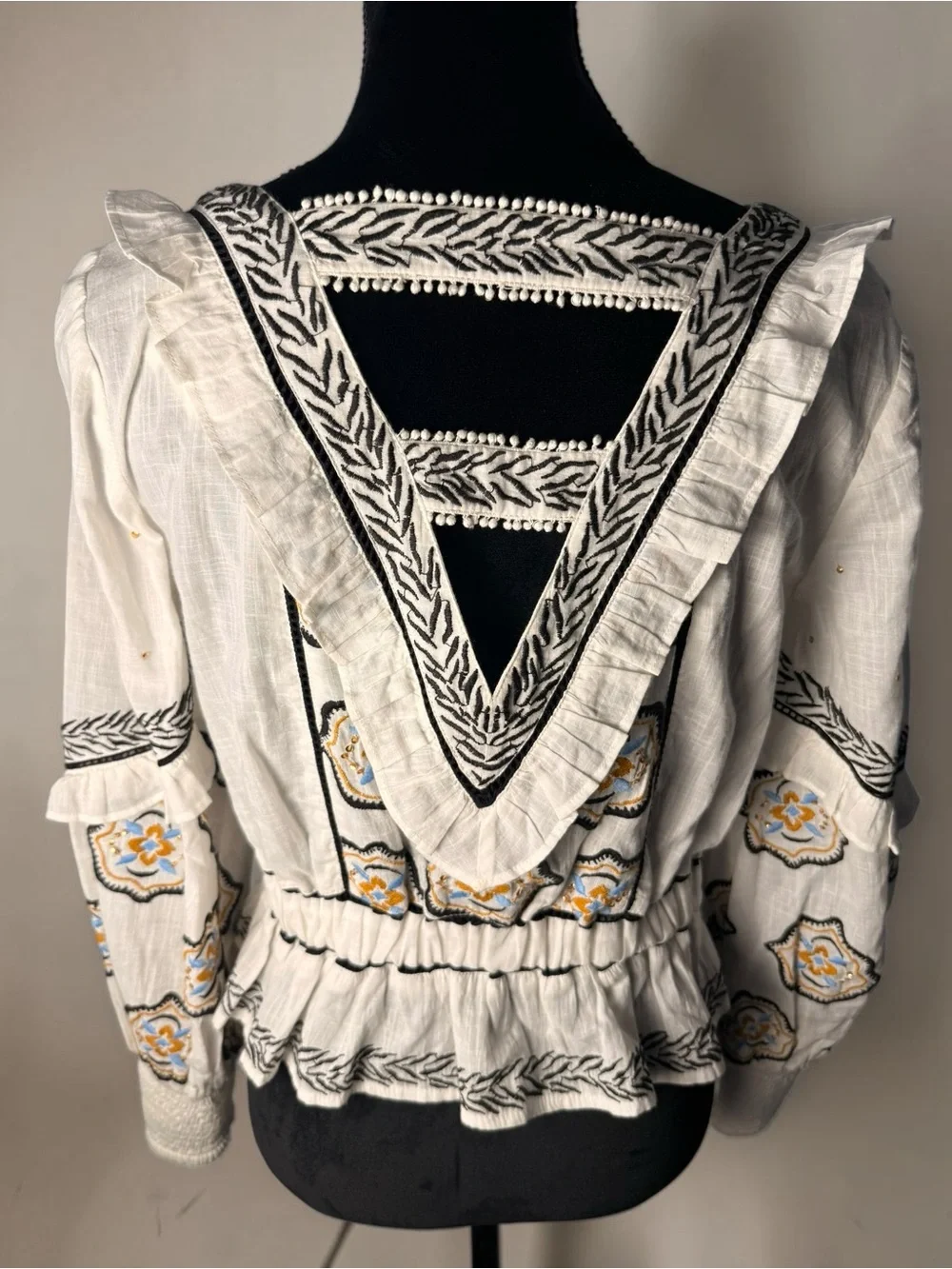 Anthropologie | White Embroidered Peasant Blouse Sequins | Sz 6